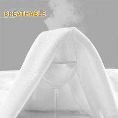 Breathable and noiseless waterproof mattress cover in polycotton fabric