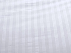 Reversible microfiber duvet cover with button closure detail