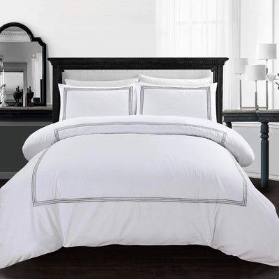 Bratta duvet cover with button closure
