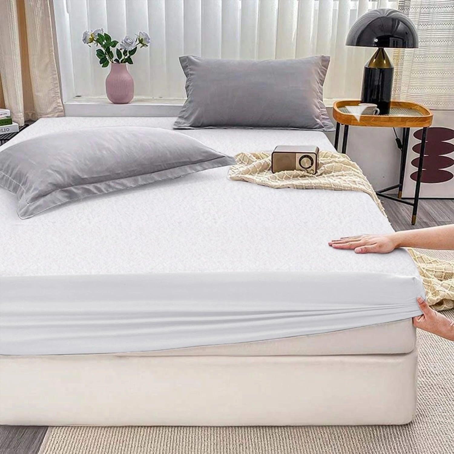 Mattress protector with all-around elastic for secure fit